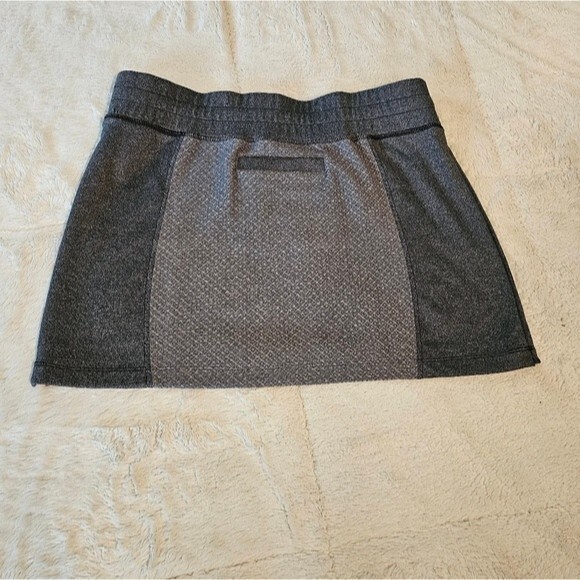 Skirt Sports: Grey Short Skirt. Size Medium. Excellent Condition! - Picture 2 of 5